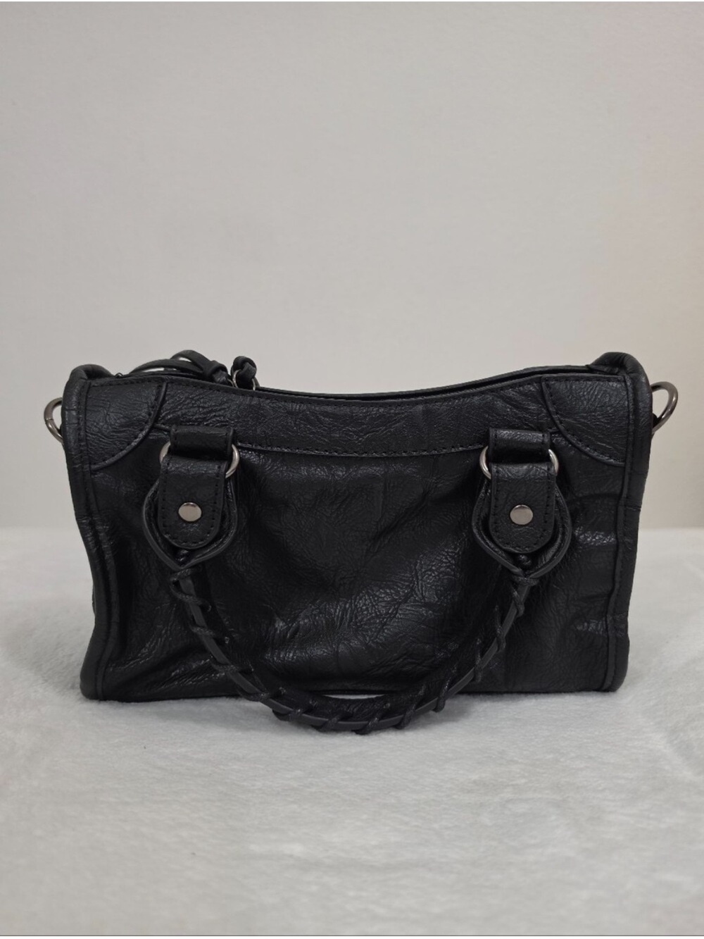 Classic Black Women's Satchel Bag - Stylish Everyday Carry - Picture 4 of 13